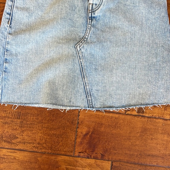 Old navy high rise light denim skirt. NWT. Frayed hem. - Picture 3 of 9